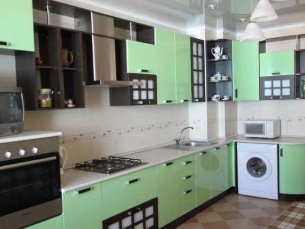 Unusual design: alternation of evenly colored doors and decorative elements