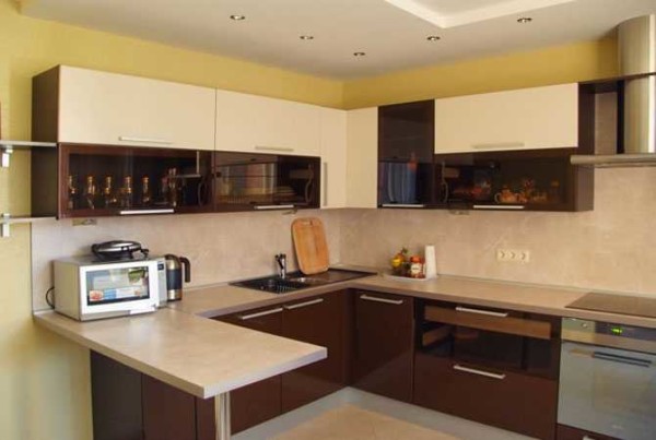 Open and closed wall cabinets - interesting