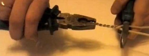 It is also boring to twist with pliers or pliers