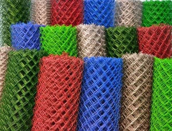 Plasticized mesh netting - metal in a plastic wrap