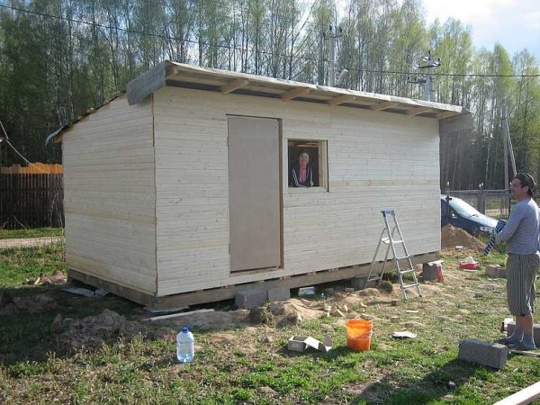 the outer cladding is almost complete. The doors were bought without finishing - only the frame sheathed with fiberboard