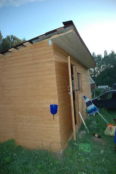 We close the roof overhangs