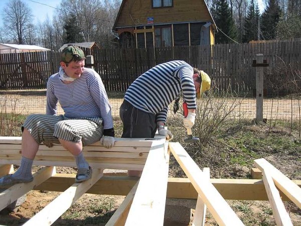 We knock down the front pillar - it is longer, the back and the rafters
