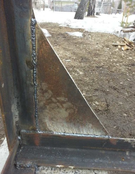 Having exposed the sides of the frame, they were rigidly connected using a metal corner