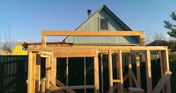We attach the ridge to the house