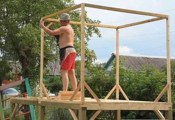 We put the jibs at the bottom, then we collect the upper harness