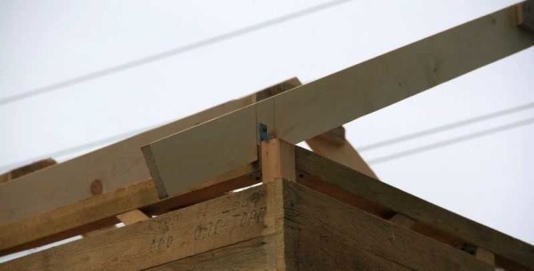 It is important to plant the rafters correctly