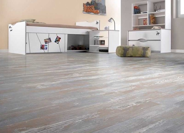 Loft-style light floor - carefully aged wood