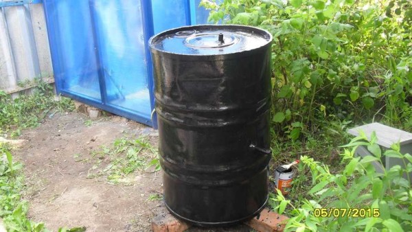 Barrel for faster heating of water is painted black