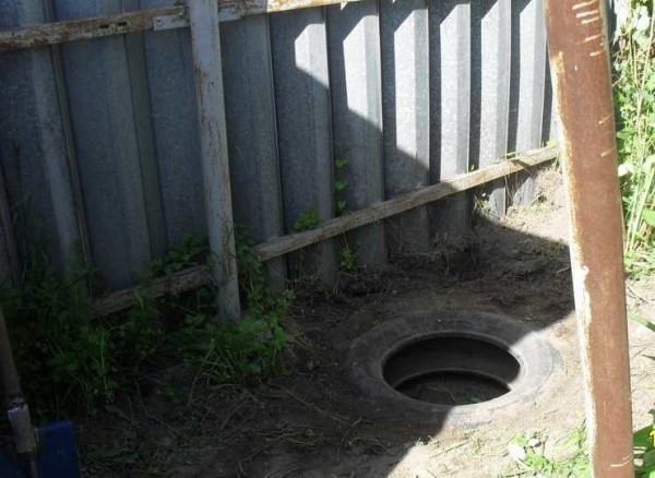 One tire was buried to drain