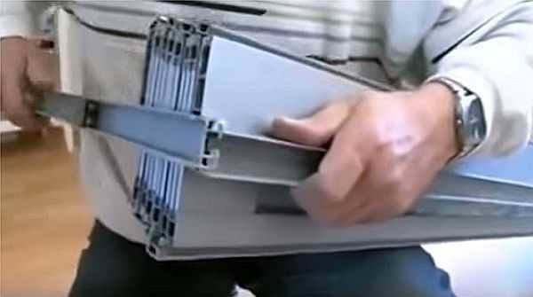 Assembling the accordion door