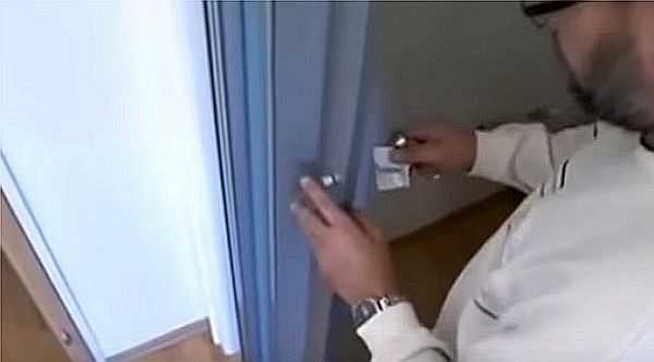 Installing the handle