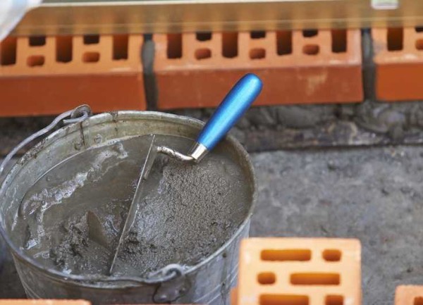 The bricklaying technique depends on the consistency of the mortar