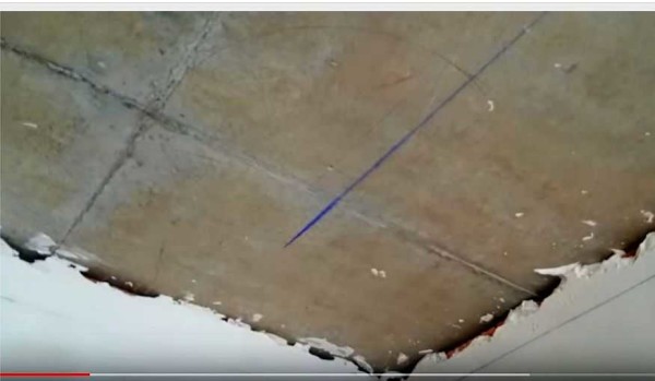 Using a paint cord we make markings on the ceiling and walls