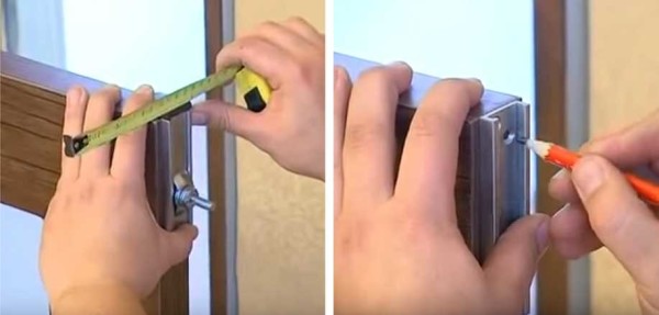 Marking the place of installation of rollers on the door