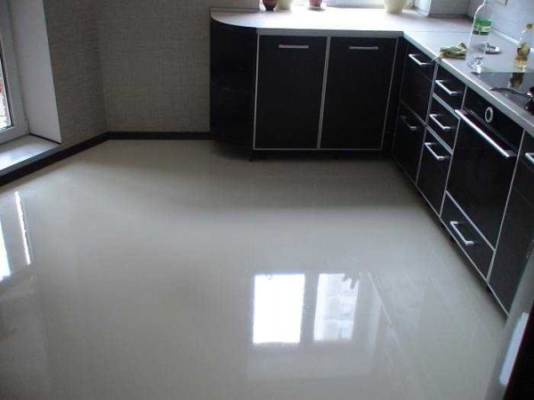Self-leveling floors in the kitchen - they look good, and even functionally good