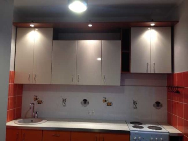 Kitchen backsplash tiling
