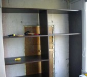 It remains to hang the door