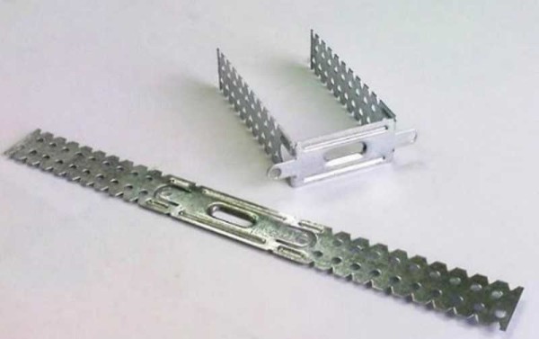 This is what the rakes that are mounted on the wall look like.
