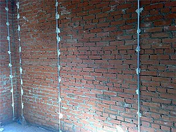 Installed beacons for plastering on a brick wall