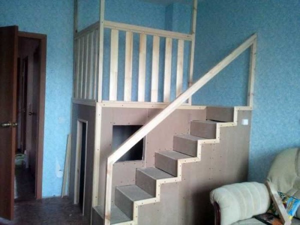 Sheathing of corners and railings