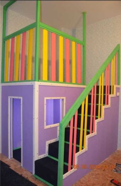 Ready-made children's house in the apartment