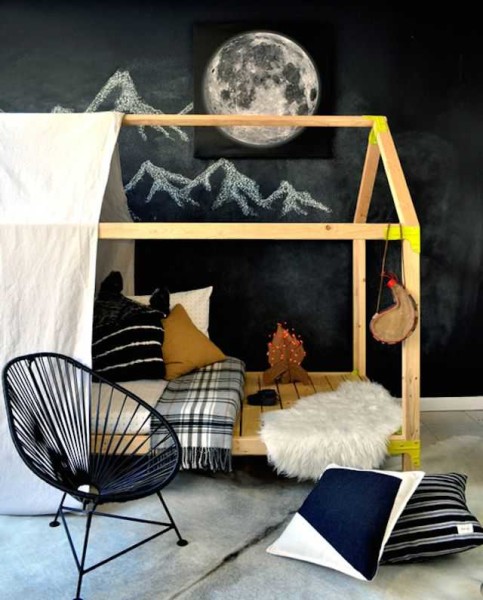 Such a frame for a tent can be assembled in an hour.