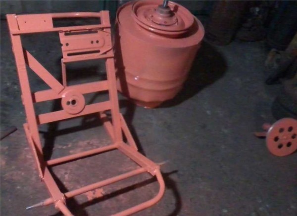 The drum and disc for the belt drive were installed on the frame