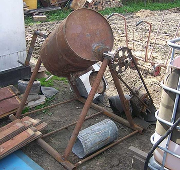 Mechanization in action: manual concrete mixer turns into electric