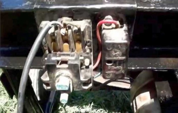 We connect the cable through a starter with a button