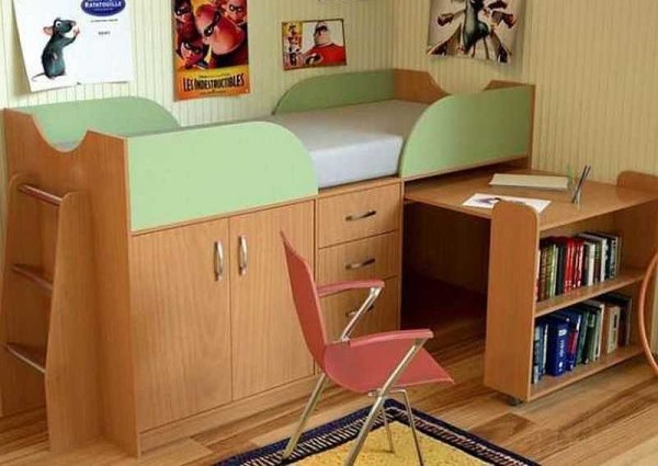 With pull-out table on castors