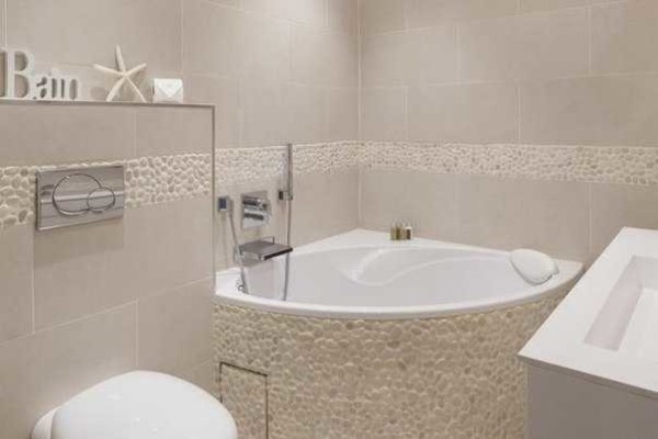 Corner bathtub - more compact