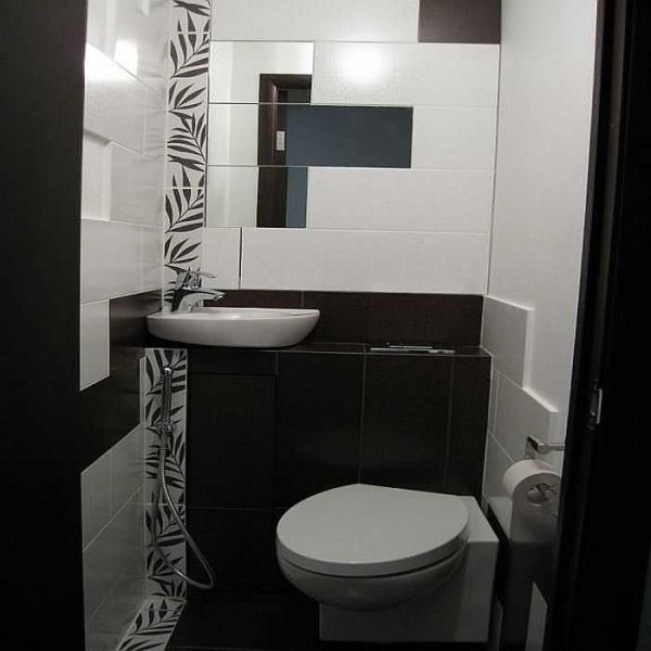 Corner toilet - outlet for a small toilet