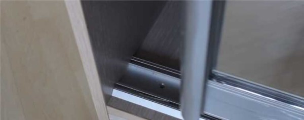 With the sash vertical, automatically set the lower guide
