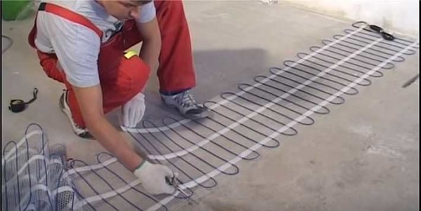 The mesh is cut, the cable is not touched