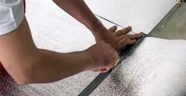 To minimize heat loss, you can spread a layer of laminated thermal insulation