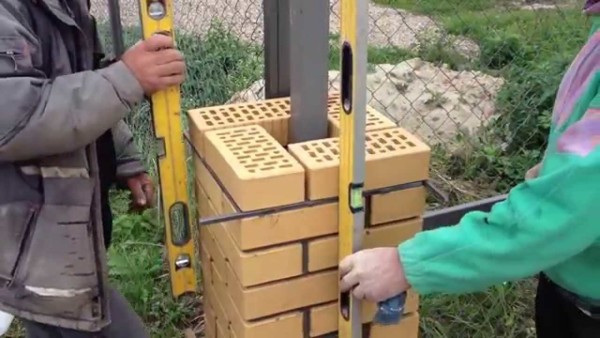 Fence posts are laid around a metal reinforcing pipe