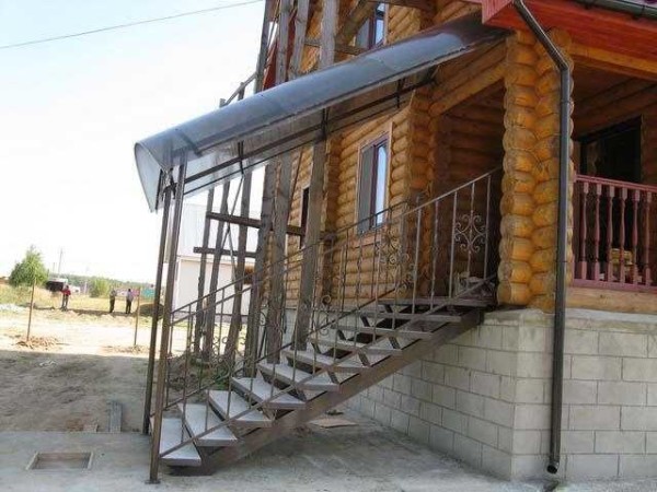 Metal porch with polycarbonate canopy