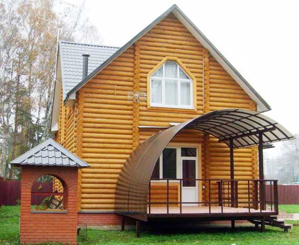 Porch-terrace with polycarbonate canopy