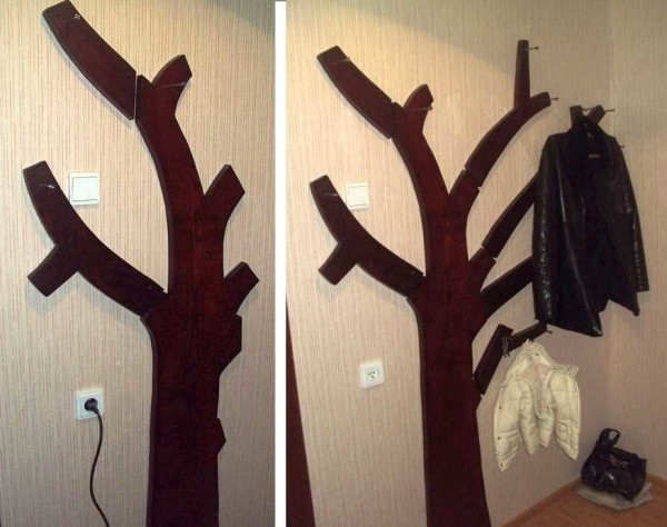 Homemade wall hanger in the corridor (hallway) is ready