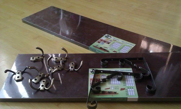 What you need to make a simple hanger in the hallway