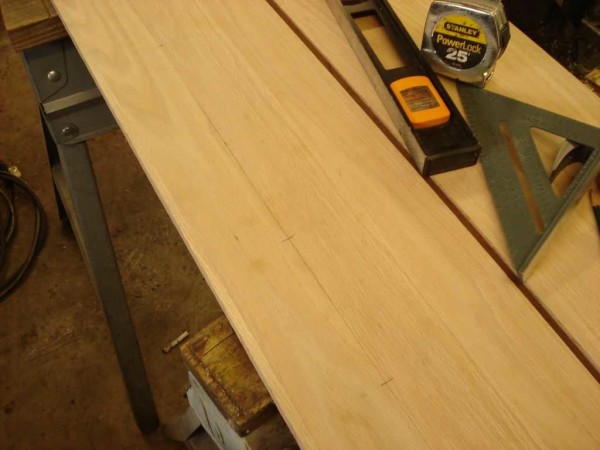 Marking the installation of stops and hooks
