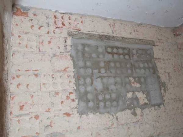 A window of unknown purpose has been inserted