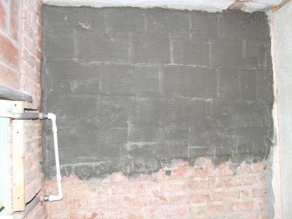 The first layer to level the heaped wall