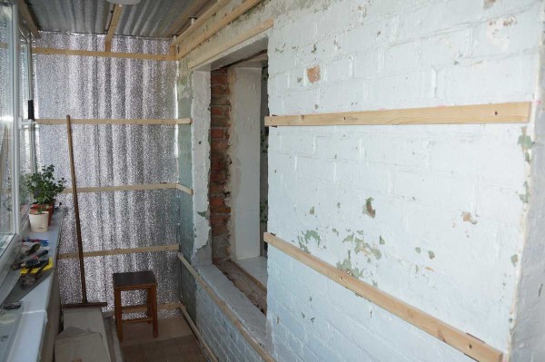 Nailed crate for plastic panels