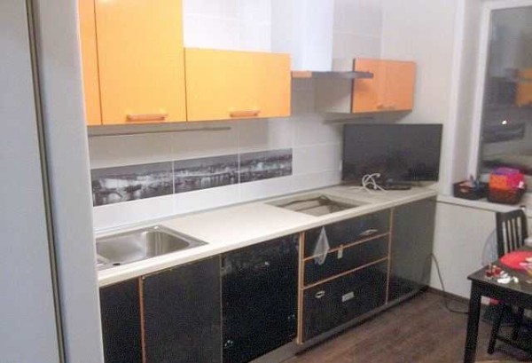 When all construction work is completed, the kitchen set is assembled