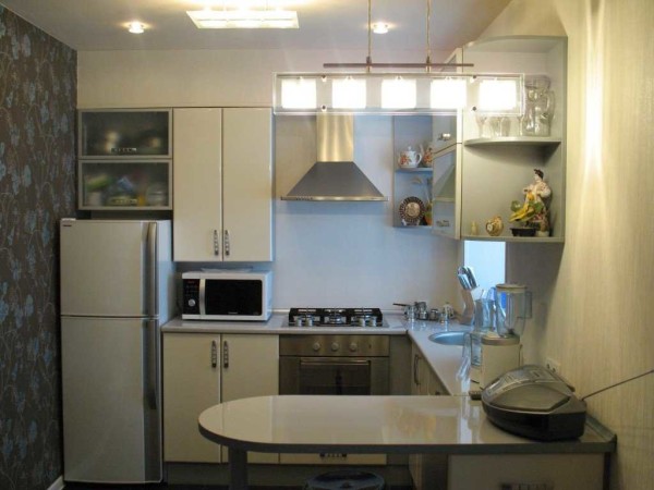 Light furniture and white ceiling do not give the feeling of being overloaded with a small space