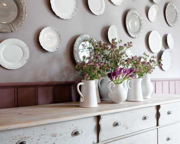 Plates on the wall - and nice to remember travel and beautiful