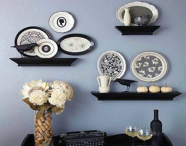 The second way of arranging plates is on the shelves