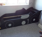 Approximately in the middle we set a stop - a bar that fixes the required width of the bed